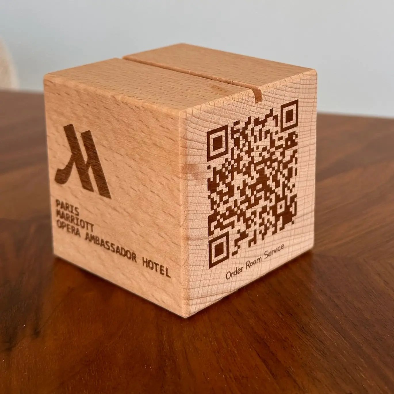 Cube en bois QR code personnalisable avec fente