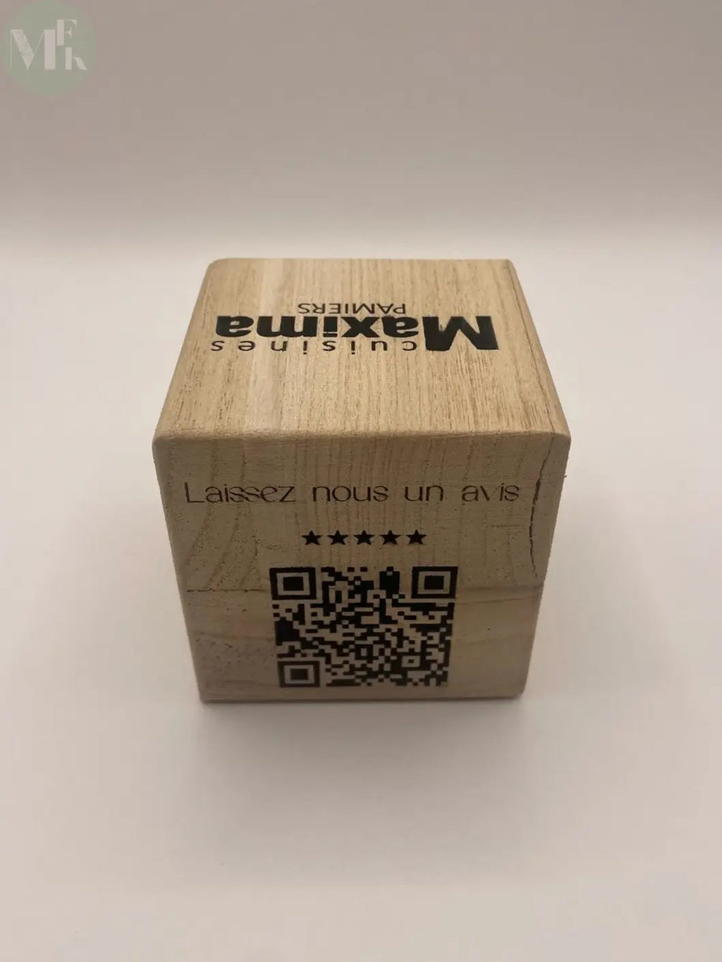 Cube en bois personnalisé publicitaire gravé (Wifi,Fonction,QR code)